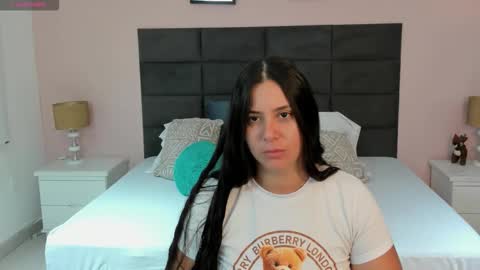 Snapshot of jenner_madison chatting on 11-19-25, 11:32 jenner_madison online show from 11-19-25, 11:32