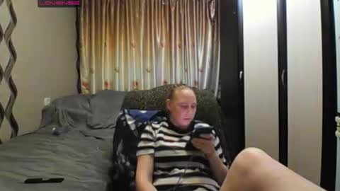 JenniDeep online show from 04-17-26, 05:27