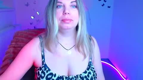 Jennifer online show from 04-07-26, 06:03