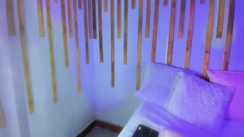 Jennifer vega  online show from 09-17-25, 09:16