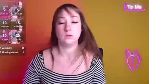 Jennifer online show from 03-05-25, 01:06