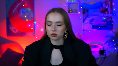 Jennifer online show from 10-17-25, 01:35