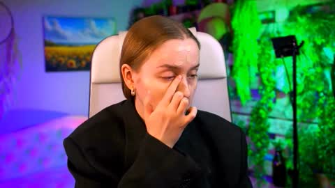 Jennifer online show from 02-11-26, 12:21