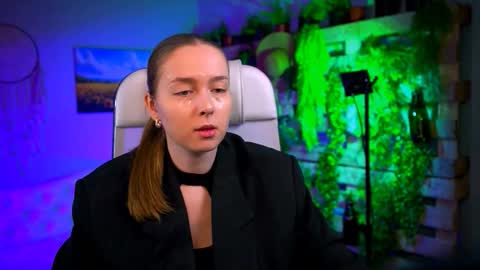 Jennifer online show from 02-12-26, 11:16