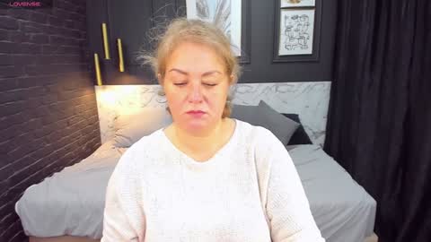 Snapshot of jenniferlight chatting on 01-18-25, 01:08 Jennifer online show from 01-18-25, 01:08