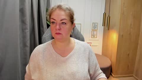 Snapshot of jenniferlight chatting on 01-20-25, 07:14 Jennifer online show from 01-20-25, 07:14