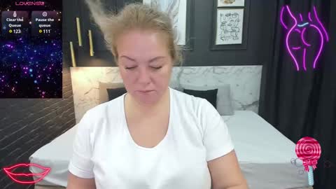 Snapshot of jenniferlight chatting on 03-07-25, 08:33 Jennifer online show from 03-07-25, 08:33