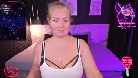 Snapshot of jenniferlight chatting on 10-30-25, 03:57 Jennifer online show from 10-30-25, 03:57