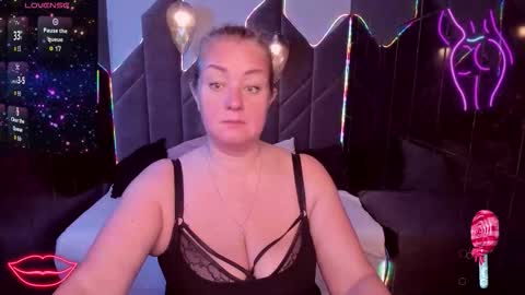 Snapshot of jenniferlight chatting on 11-09-25, 02:48 Jennifer online show from 11-09-25, 02:48