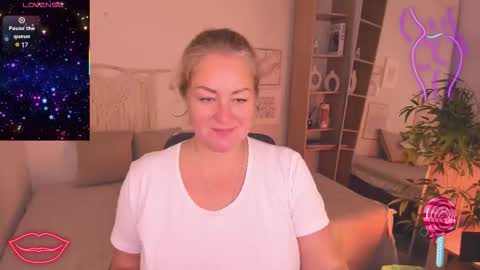 Snapshot of jenniferlight chatting on 11-24-25, 08:19 Jennifer online show from 11-24-25, 08:19