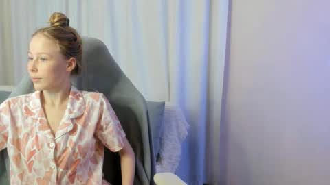 Snapshot of jenny_angelok chatting on 10-12-25, 12:37 Next broadcast on December 05 subject to change online show from 10-12-25, 12:37