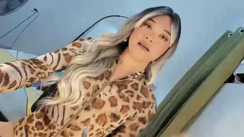 Snapshot of jenny_monroe chatting on 09-22-25, 01:13 J E N N Y online show from 09-22-25, 01:13