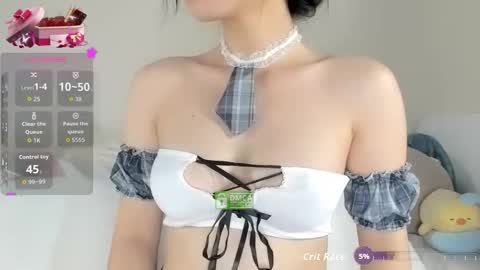 Snapshot of jenny_quinn18 chatting on 10-17-25, 02:37 Jenny online show from 10-17-25, 02:37