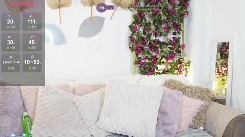 Snapshot of jenny_roberts96 chatting on 02-14-25, 12:19 Jenny Roberts online show from 02-14-25, 12:19