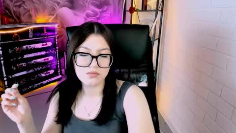 Snapshot of jennygibson chatting on 05-28-26, 06:00 JENNY online show from 05-28-26, 06:00