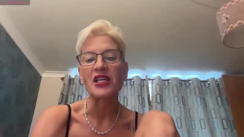 Snapshot of jennyhazel69 chatting on 10-16-25, 01:12 JennyHazel online show from 10-16-25, 01:12