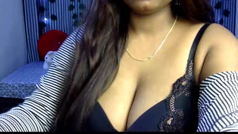 Snapshot of jennysinghaniya chatting on 02-13-25, 11:58 jenny online show from 02-13-25, 11:58