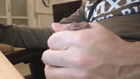 Snapshot of jeremie18cms chatting on 12-20-24, 11:58 Machine Sperme online show from 12-20-24, 11:58