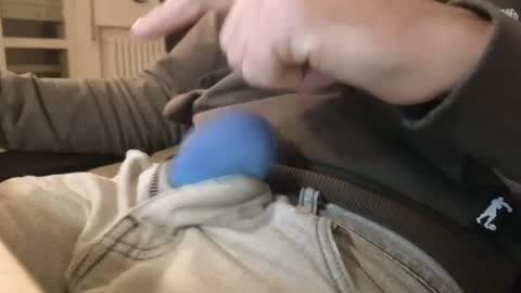 Snapshot of jeremie18cms chatting on 12-22-24, 07:42 Machine Sperme online show from 12-22-24, 07:42