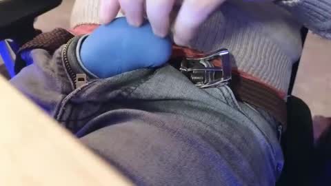 Snapshot of jeremie18cms chatting on 02-13-25, 08:45 Machine Sperme online show from 02-13-25, 08:45