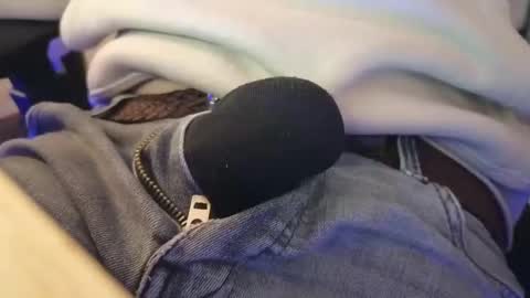 Snapshot of jeremie18cms chatting on 02-15-25, 07:06 Machine Sperme online show from 02-15-25, 07:06