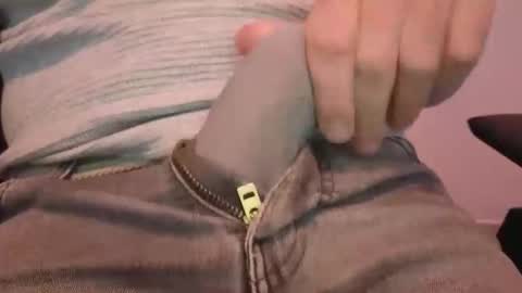 Snapshot of jeremie18cms chatting on 10-31-25, 07:04 Machine Sperme online show from 10-31-25, 07:04