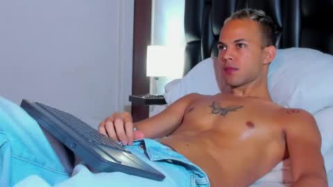 Snapshot of jeremmy_5_ chatting on 02-06-25, 12:26 Jeremmy online show from 02-06-25, 12:26