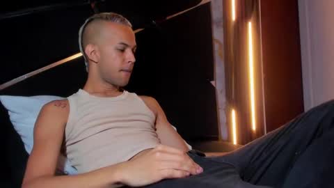 Snapshot of jeremmy_5_ chatting on 03-10-25, 12:15 Jeremmy online show from 03-10-25, 12:15