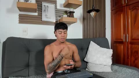 Snapshot of jeremy_wallker chatting on 03-08-26, 08:01 Jeremy online show from 03-08-26, 08:01