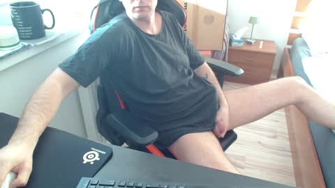 Snapshot of jerklove1006 chatting on 01-13-25, 12:45 Boy likes daddies online show from 01-13-25, 12:45