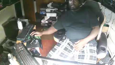 Snapshot of jerry0827 chatting on 11-01-25, 11:40 jerry johnson online show from 11-01-25, 11:40