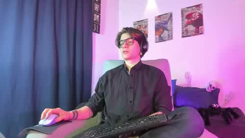 Angelo online show from 10-22-25, 02:01