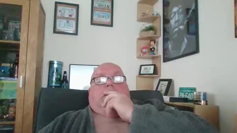 Snapshot of jerseyhammer01 chatting on 05-03-26, 10:10 Harry online show from 05-03-26, 10:10
