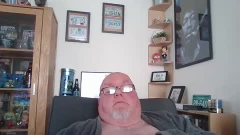 Snapshot of jerseyhammer01 chatting on 05-05-26, 08:11 Harry online show from 05-05-26, 08:11