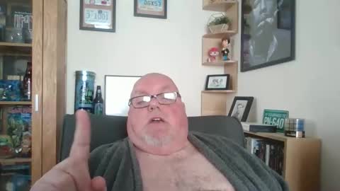 Snapshot of jerseyhammer01 chatting on 05-18-26, 08:42 Harry online show from 05-18-26, 08:42