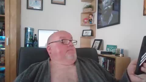 Snapshot of jerseyhammer01 chatting on 05-19-26, 07:37 Harry online show from 05-19-26, 07:37