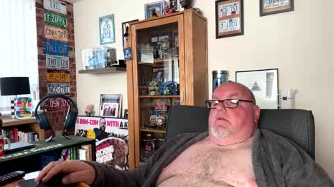 Snapshot of jerseyhammer01 chatting on 05-27-26, 07:27 Harry online show from 05-27-26, 07:27