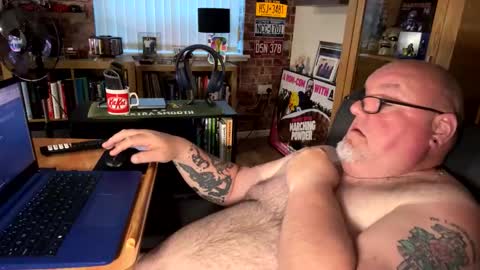 Snapshot of jerseyhammer01 chatting on 05-30-26, 08:17 Harry online show from 05-30-26, 08:17