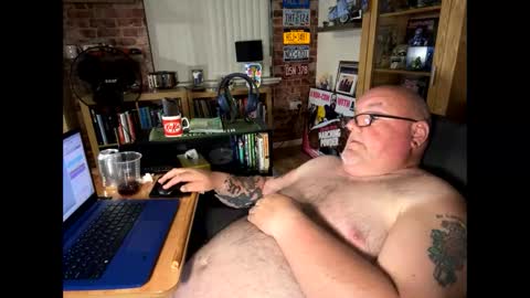 Snapshot of jerseyhammer01 chatting on 06-02-26, 10:56 Harry online show from 06-02-26, 10:56