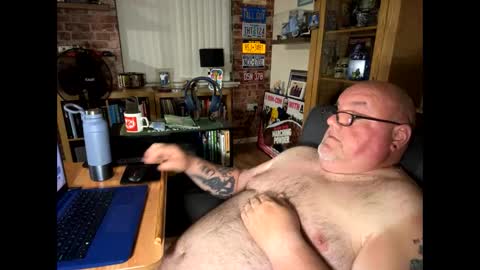 Snapshot of jerseyhammer01 chatting on 06-03-26, 10:15 Harry online show from 06-03-26, 10:15