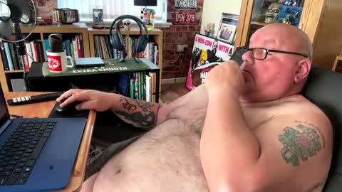 Snapshot of jerseyhammer01 chatting on 06-08-26, 07:53 Harry online show from 06-08-26, 07:53