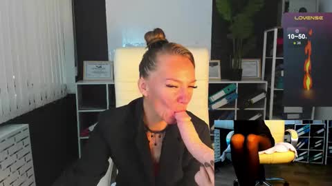 jesica_moon_peachy online show from 09-13-25, 01:38