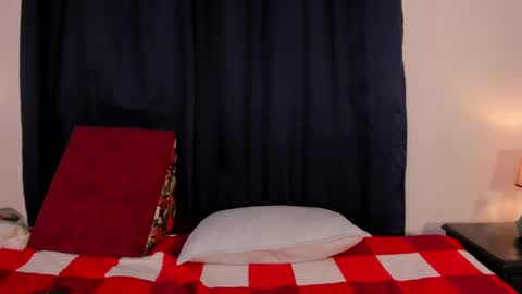 Snapshot of jess1ca_herrera chatting on 02-25-25, 12:58 jessica herreraToday I will be your devil and you my victim online show from 02-25-25, 12:58