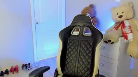 jess1ca_rabb1t online show from 01-10-25, 11:11