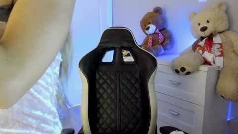 jess1ca_rabb1t online show from 01-25-25, 02:47