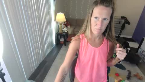 Snapshot of jess_dutton chatting on 01-11-25, 08:32 Jessica online show from 01-11-25, 08:32