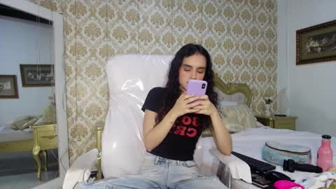 jessb_ online show from 11-11-25, 06:41