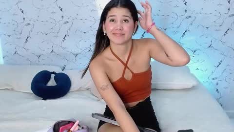 Snapshot of jessdant_luv chatting on 10-24-25, 10:17 Hello we are Jesse and Dante. online show from 10-24-25, 10:17