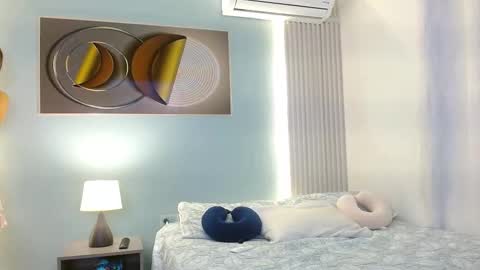 Snapshot of jessdant_luv chatting on 11-13-25, 04:33 Hello we are Jesse and Dante. online show from 11-13-25, 04:33