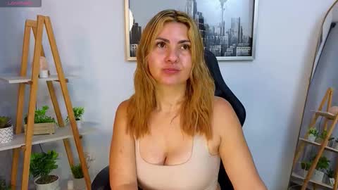 bella  adams online show from 10-17-25, 12:25